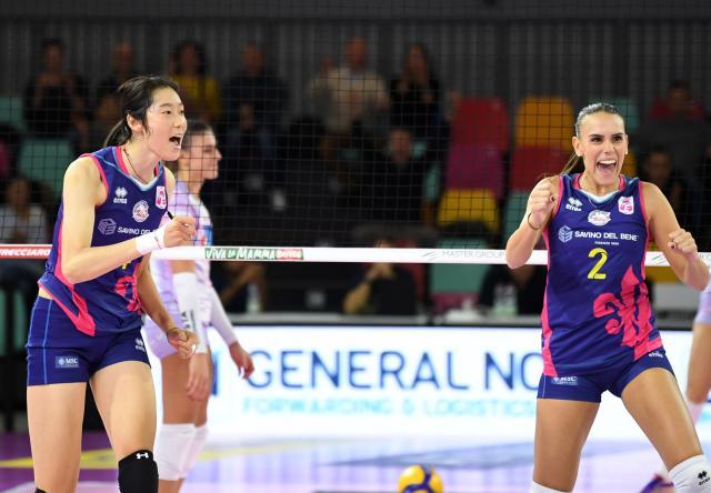 高清足球在线直播观看-朱婷17分斯坎迪奇负米兰 腕伤隐患仍存磨合需加强