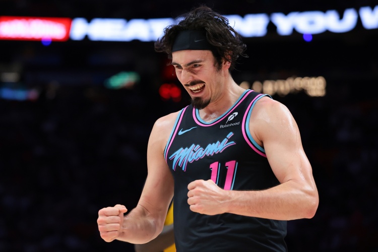 360直播-稳定输出！哈克斯本赛季至今第12次替补得到20+ 领跑全联盟