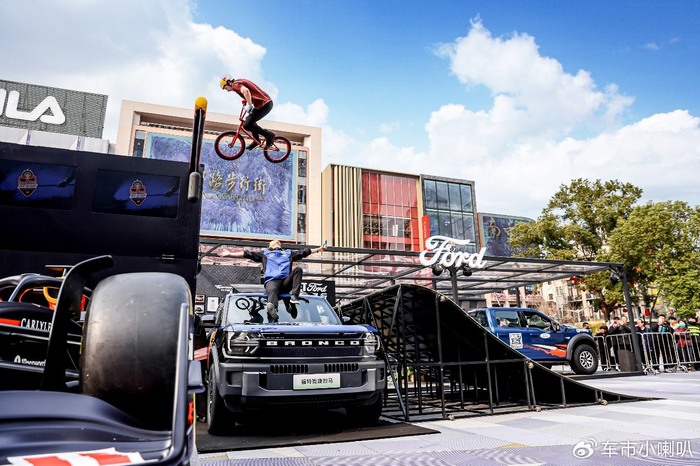 欧洲杯直播-从校园课堂到城市广场，福特中国携手奥地利Red Bull掀起赛车文化热潮|马乐平|福特智趣烈马|越野|同济大学|活动_新浪体育_新浪新闻